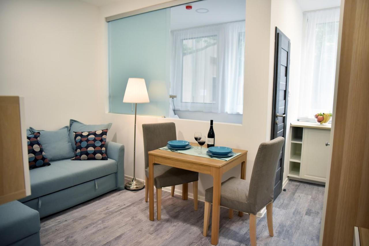 Roomstore Studio Apartments Егер Екстериор снимка