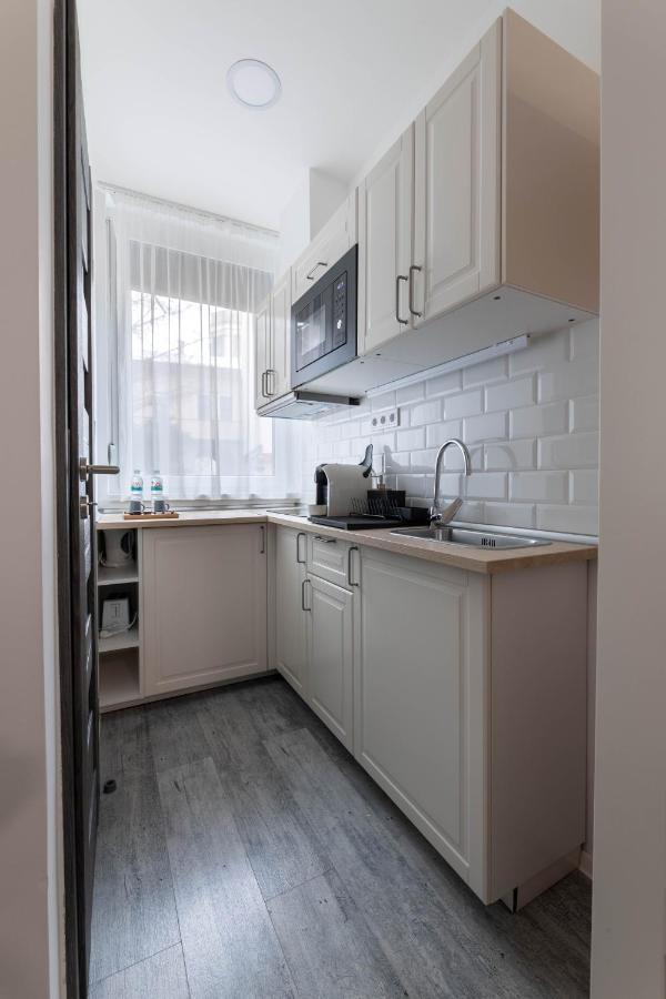 Roomstore Studio Apartments Егер Екстериор снимка