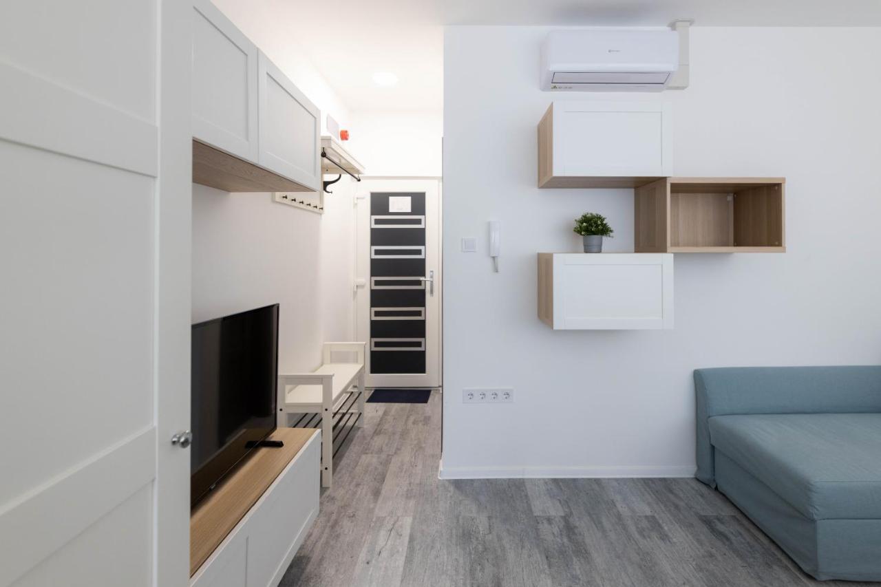 Roomstore Studio Apartments Егер Екстериор снимка