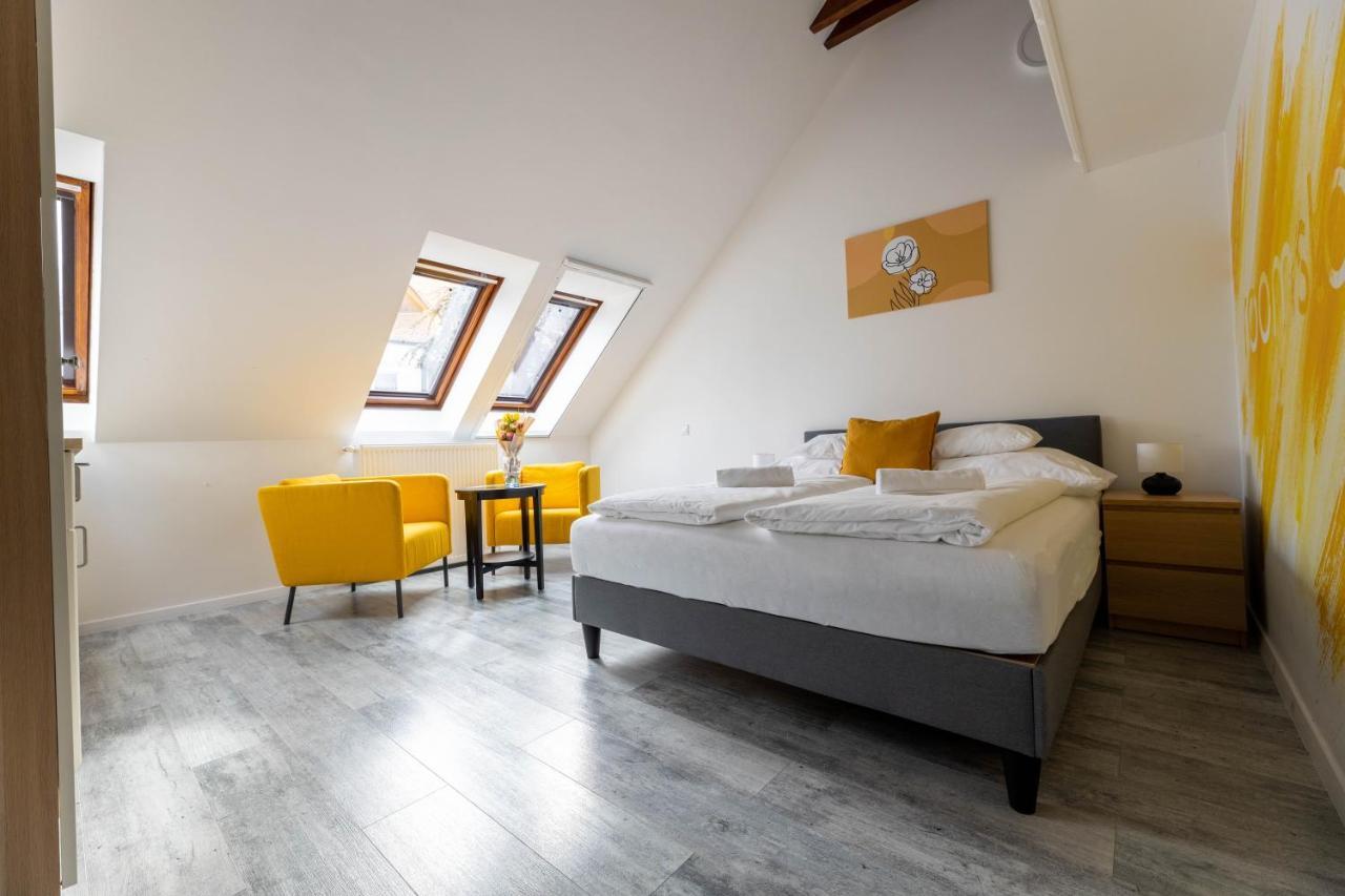 Roomstore Studio Apartments Егер Екстериор снимка