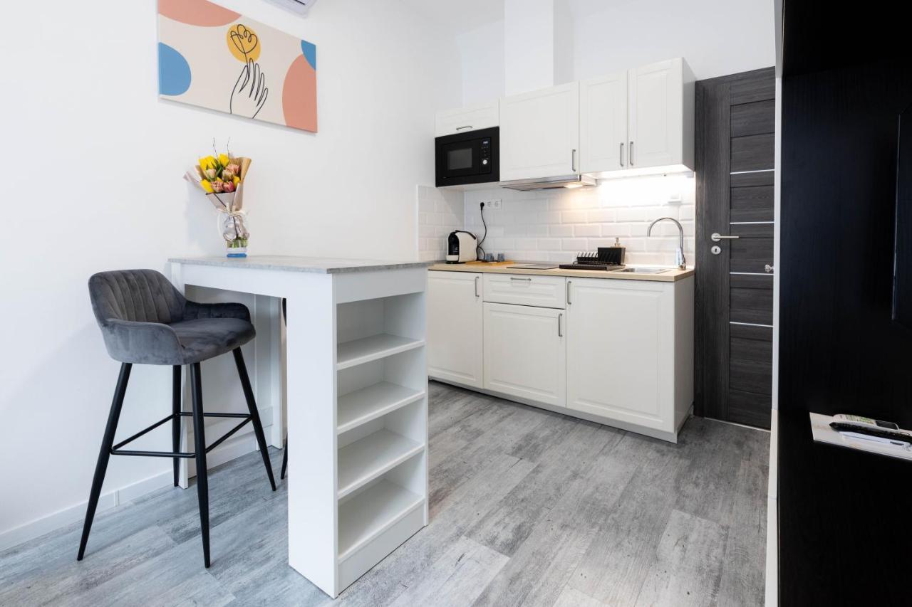 Roomstore Studio Apartments Егер Екстериор снимка