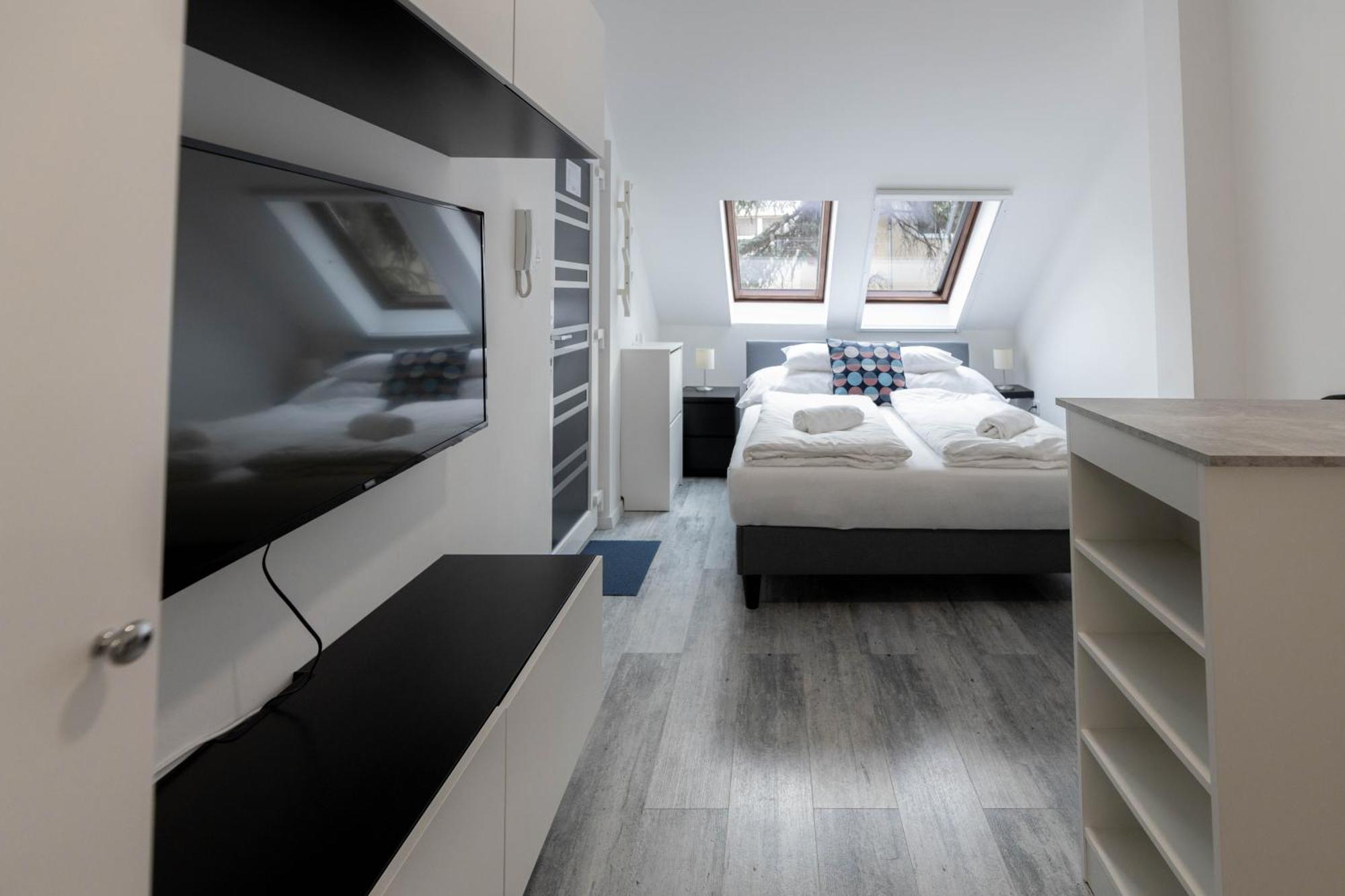 Roomstore Studio Apartments Егер Екстериор снимка