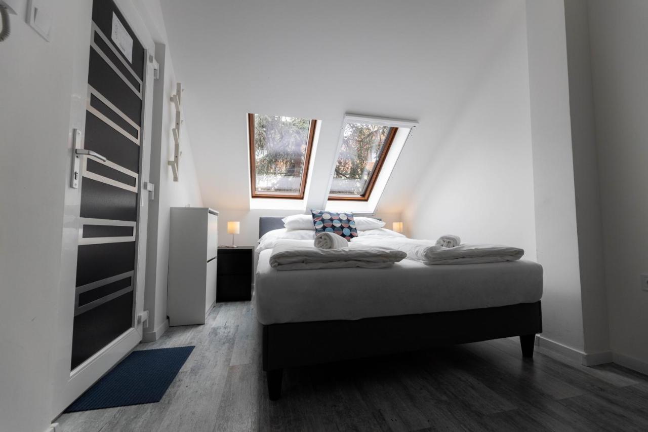 Roomstore Studio Apartments Егер Екстериор снимка