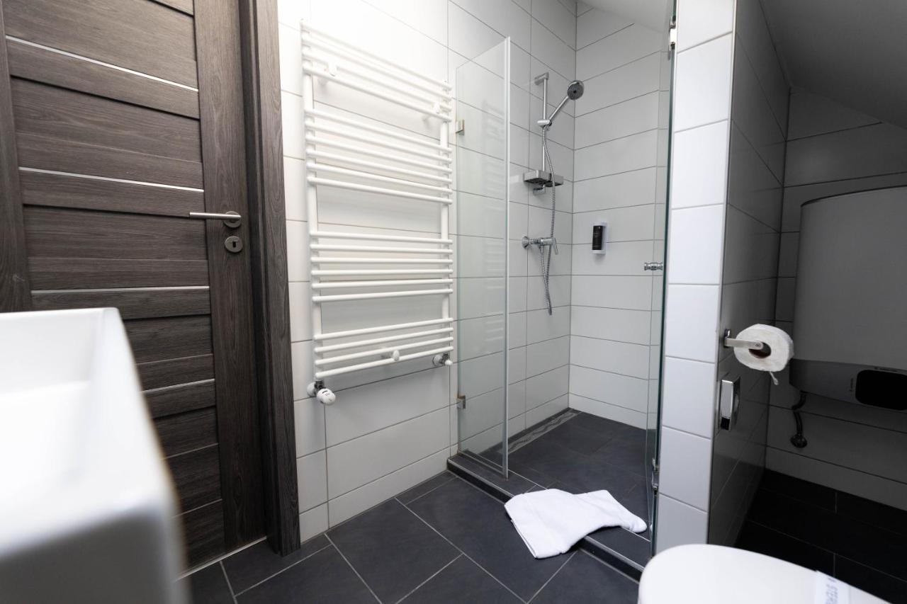 Roomstore Studio Apartments Егер Екстериор снимка