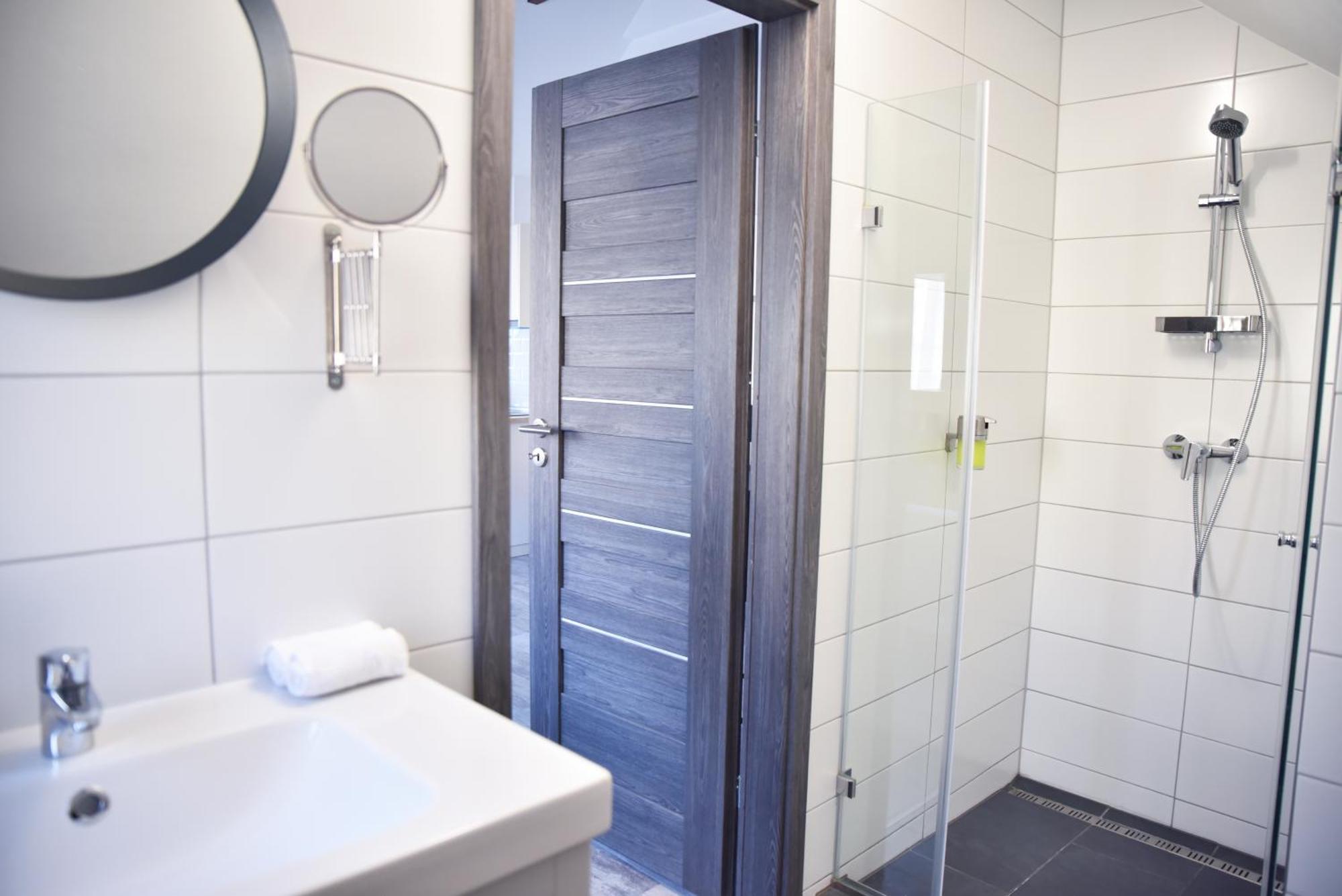 Roomstore Studio Apartments Егер Екстериор снимка